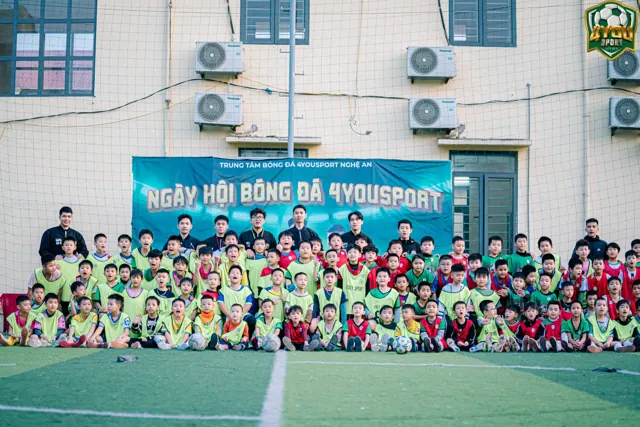 Ảnh tập thể đông đủ học viên tại Ngày hội bóng đá 4YOUSPORT